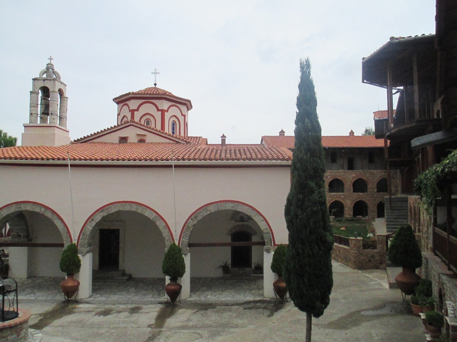 Descubra o Mosteiro de Megali Panagia: um tesouro de Samos - MRWR+6W Moni Megalis Panagias | Secret World Trip Planner