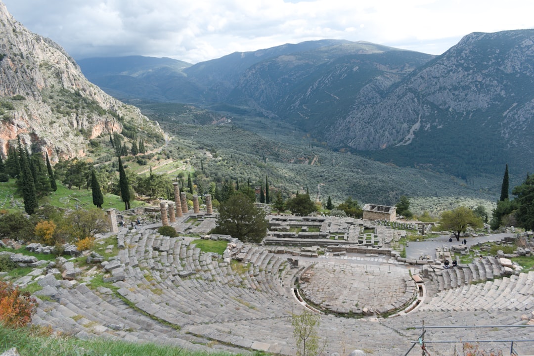 Delfi: il santuario di Apollo sul Parnaso - Delfi 330 54 | Secret World Trip Planner