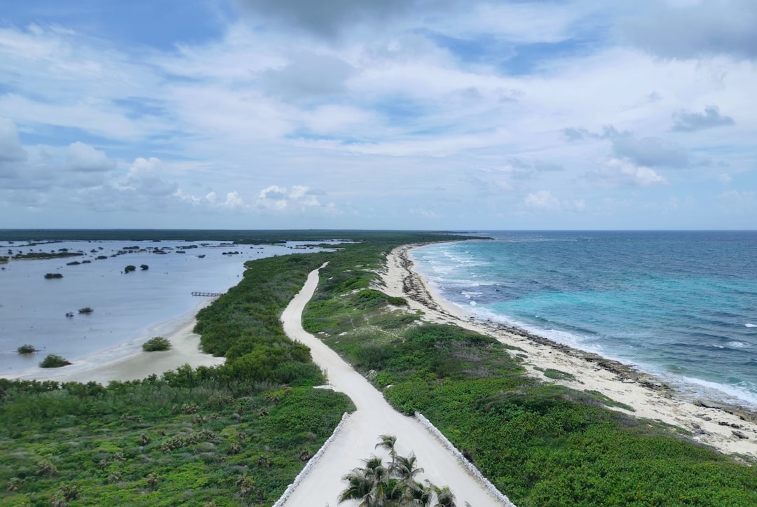 푼타 수르: 코수멜의 야생의 끝 - 77600 Cozumel | Secret World Trip Planner