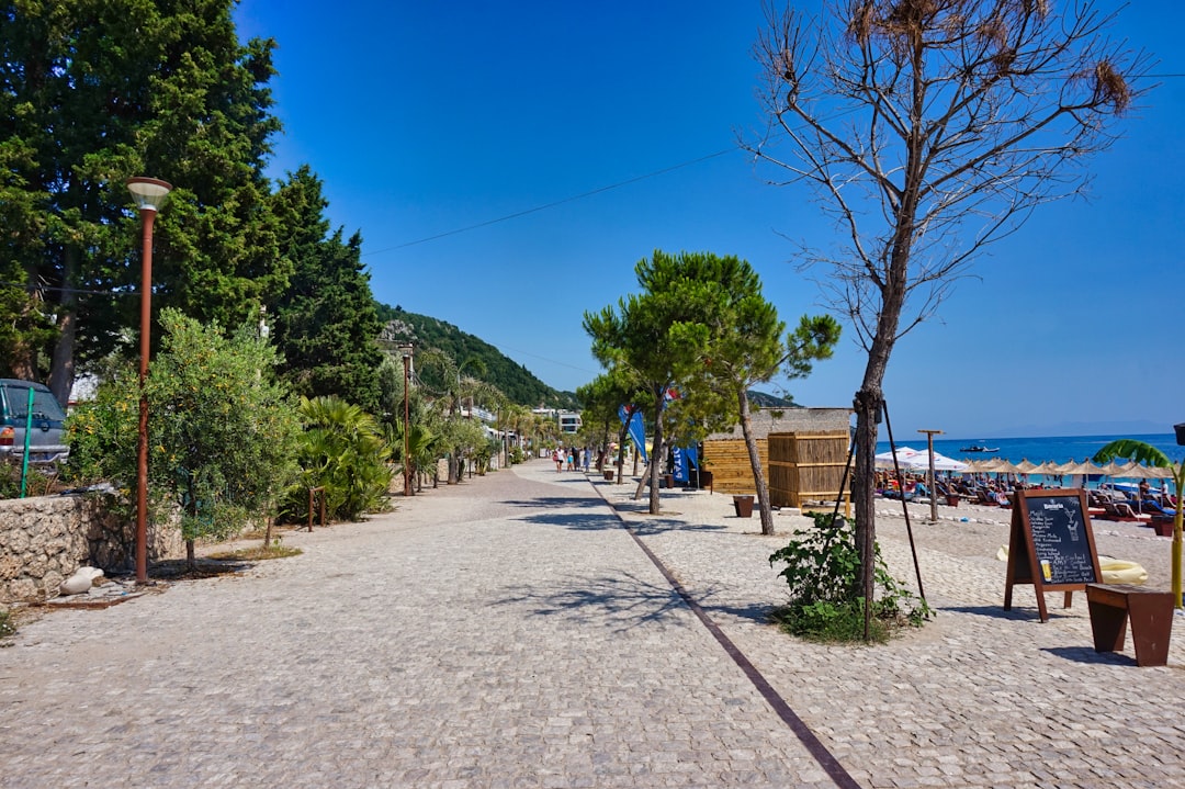 Dhermi : la plage albanaise entre galets et eaux turquoises - 4JVP+QF6 | Secret World Trip Planner