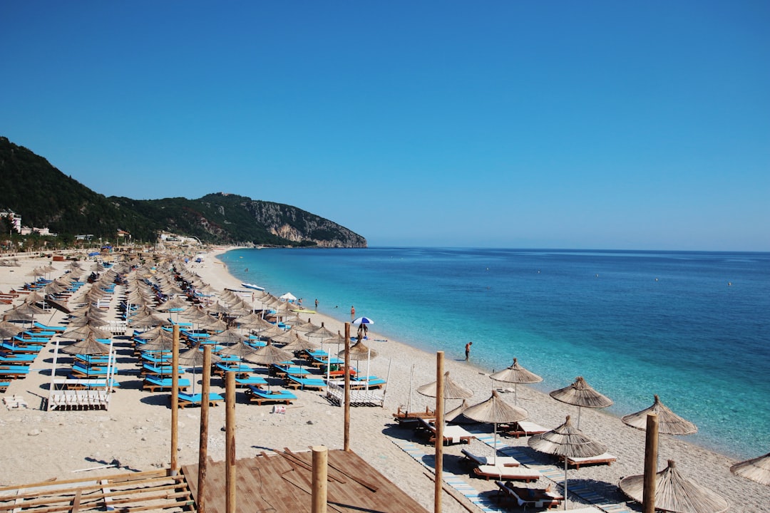 Dhermi: a praia albanesa de areia branca e águas turquesa - 4JVP+QF6 | Secret World Trip Planner