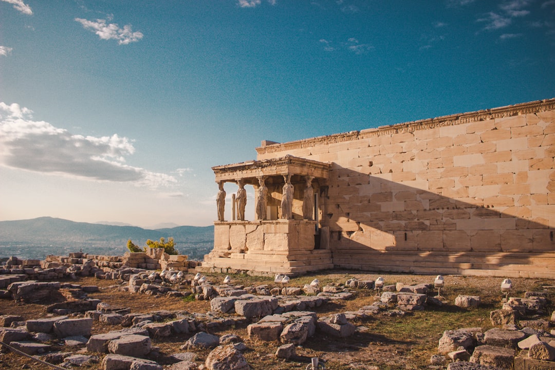 ギリシャのシタデルを発見:歴史の旅 - M2QX+5R Monemvasia | Secret World Trip Planner