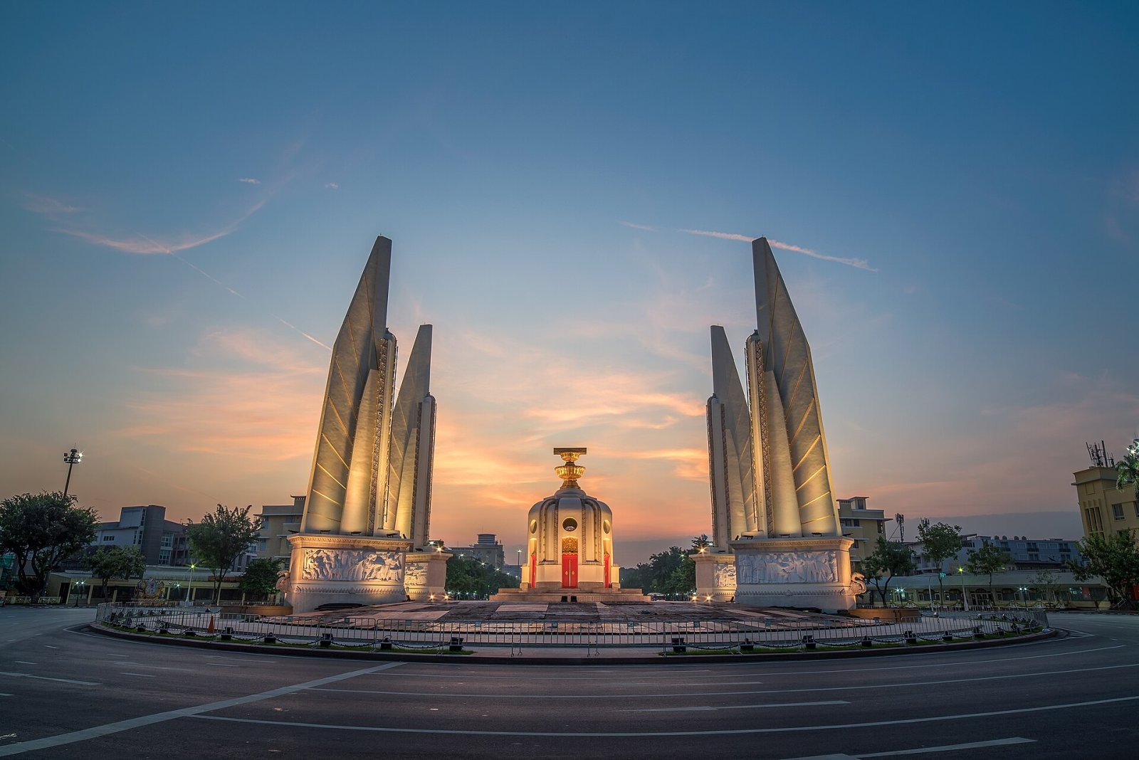 Monumento à Democracia: símbolo de história e cultura na Tailândia - Amphoe Mueang Khon Kaen | Secret World Trip Planner