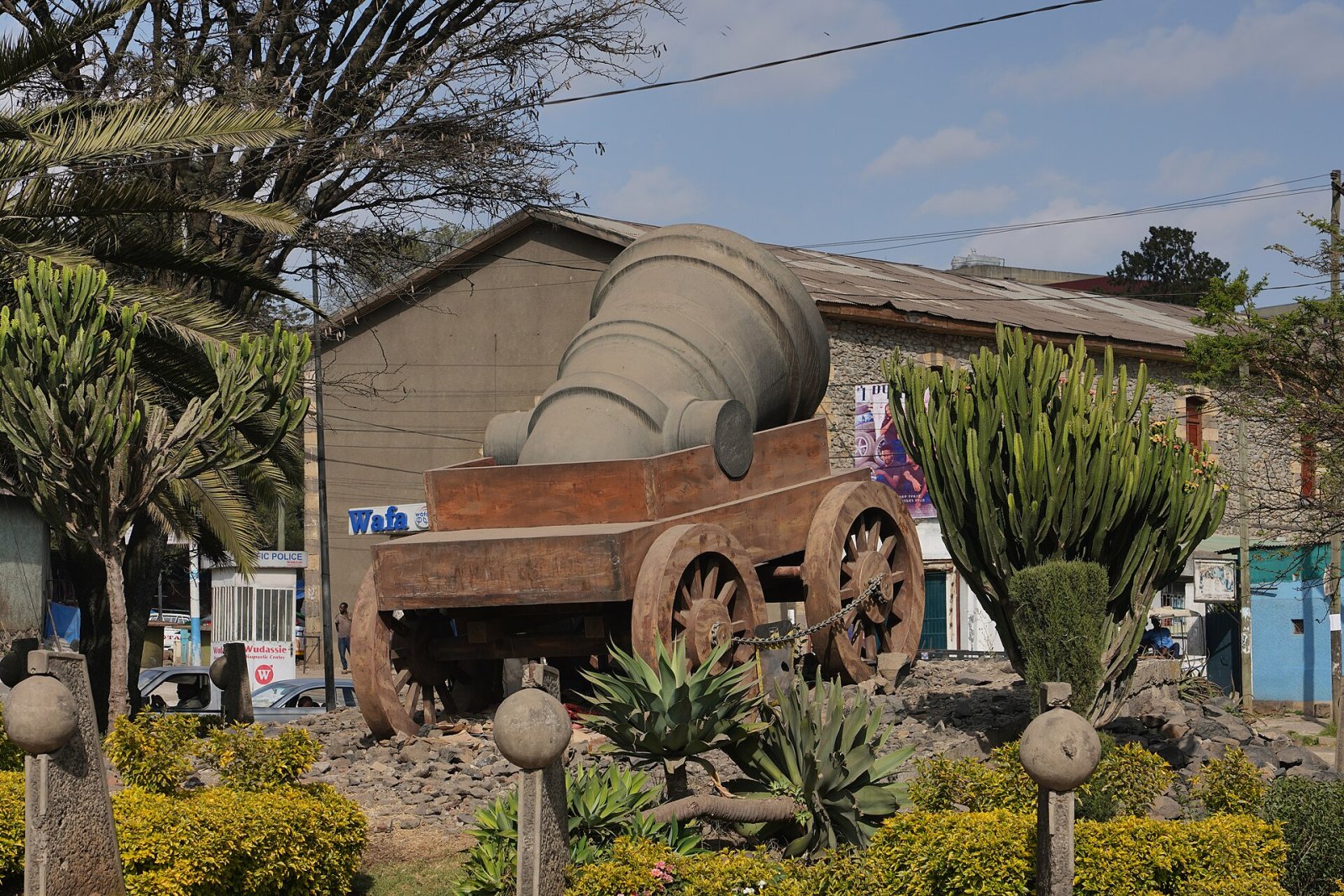 Place Tewodros : le cœur battant d'Addis-Abeba - Mahatma Gandhi St | Secret World Trip Planner