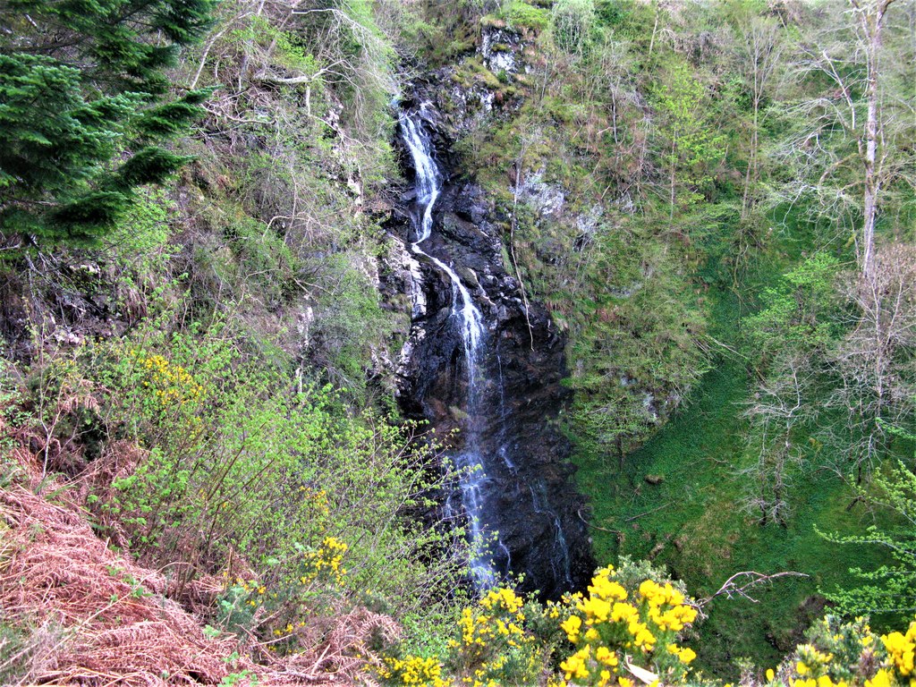 Découvrez les chutes de Divach : un bijou de l'Écosse - Drumnadrochit | Secret World Trip Planner