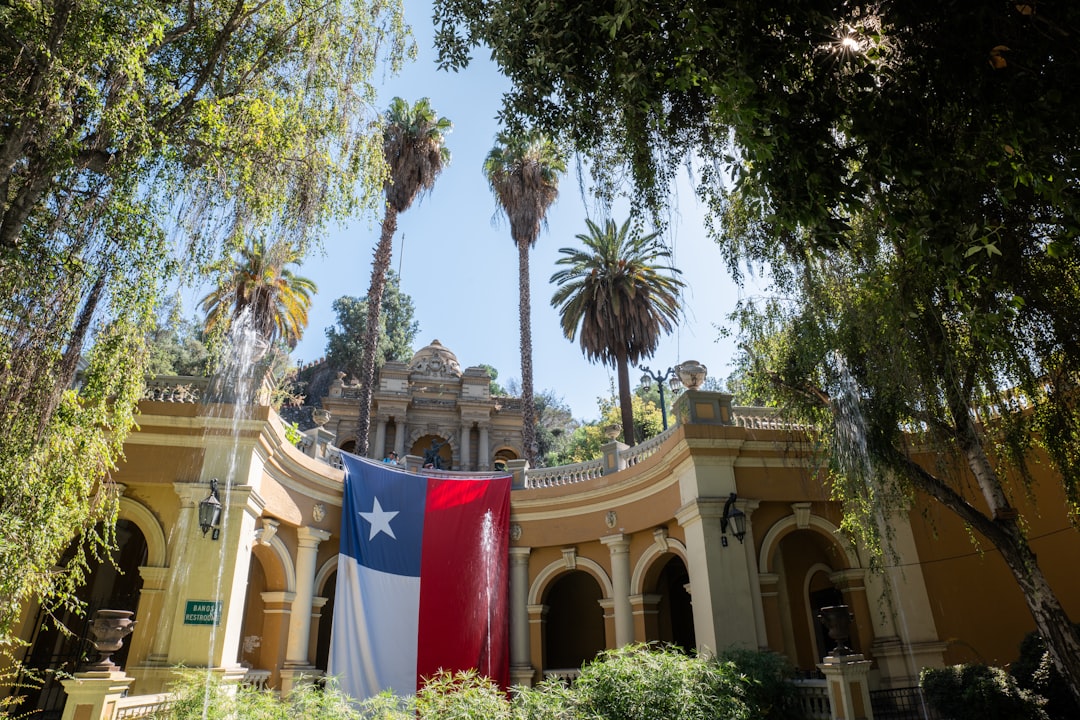 Entdecken Sie die Bandera Bicentenario: Symbol der chilenischen Geschichte und Kultur - Santiago | Secret World Trip Planner