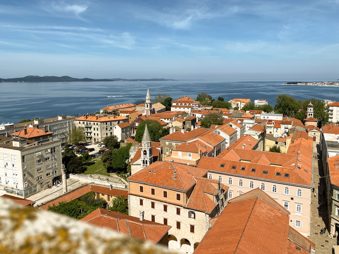 Die Figur von Franjo Tuđman in Kroatien entdecken - Makarska | Secret World Trip Planner