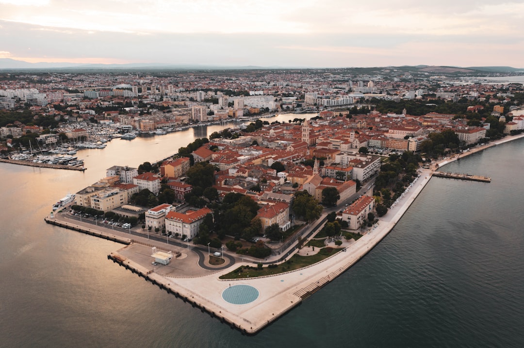 Открытие фигуры Франьо Туджмана в Хорватии - Makarska | Secret World Trip Planner
