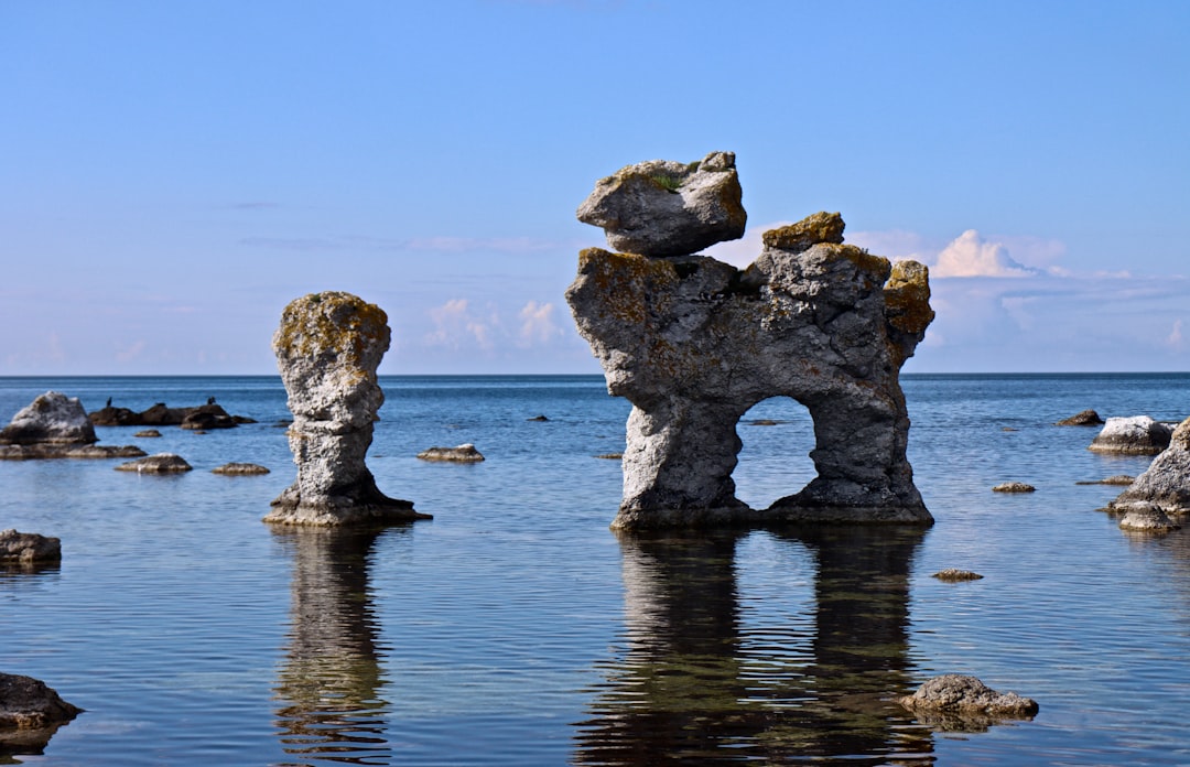 Fårö : nature sauvage et raukar en Baltique suédoise - Fårö | Secret World Trip Planner