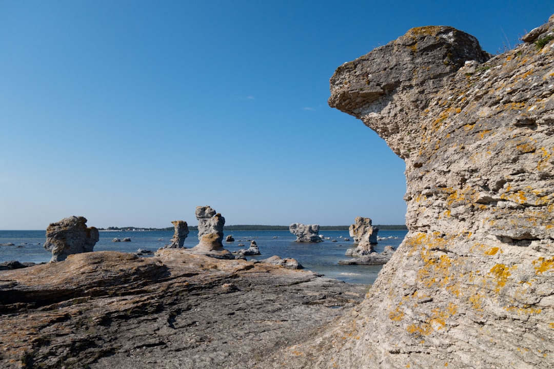 Fårö: naturaleza salvaje y raukar en el Báltico - Fårö | Secret World Trip Planner
