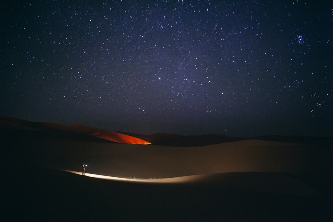 Arenas de Ash Sharqiyah: el desierto naranja de Omán - Mandinat Al Sultan Qaboos Bidiyah OM Bidiyah OM | Secret World Trip Planner