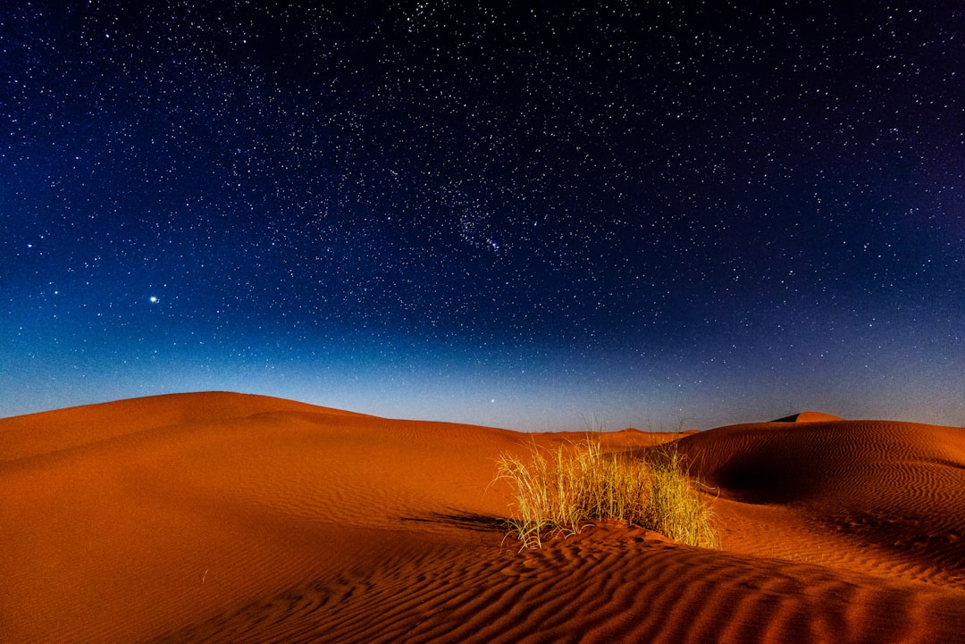 Areias de Ash Sharqiyah: o deserto laranja de Omã - Mandinat Al Sultan Qaboos Bidiyah OM Bidiyah OM | Secret World Trip Planner
