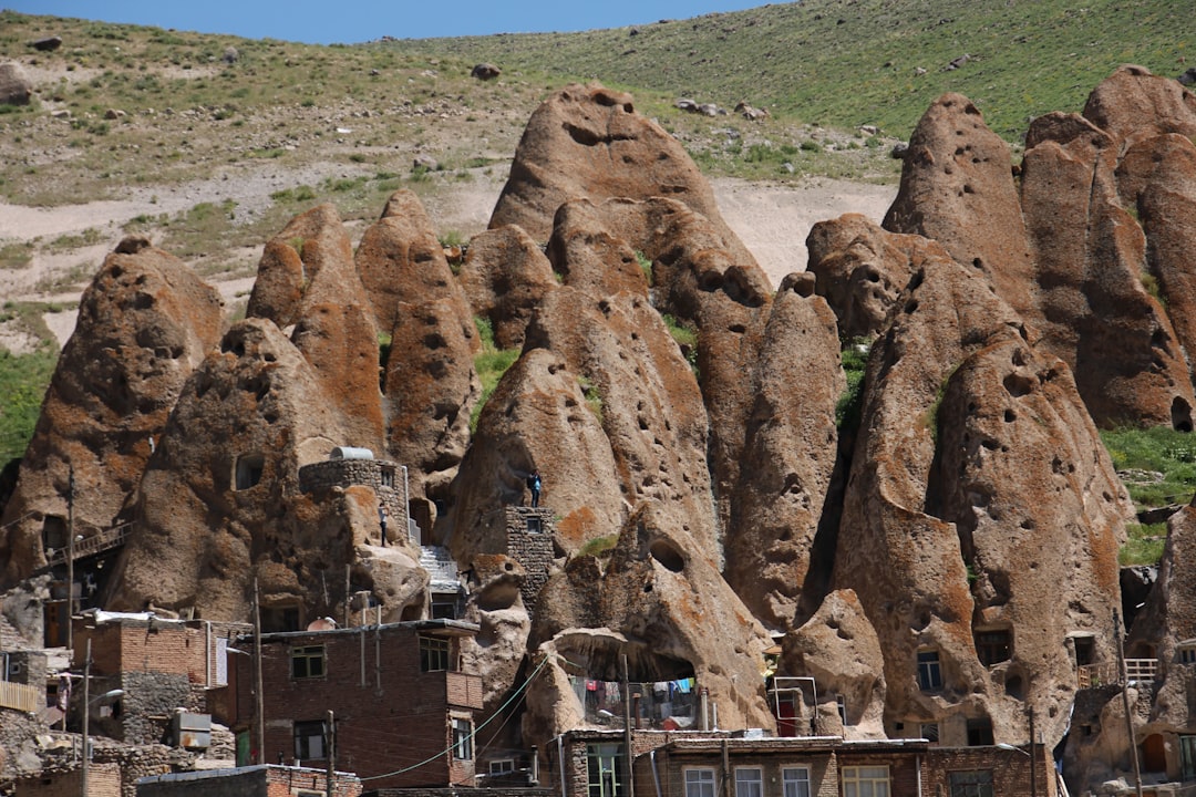 Kandovan: o vilarejo esculpido na rocha vulcânica - Q7V2+Q3H | Secret World Trip Planner