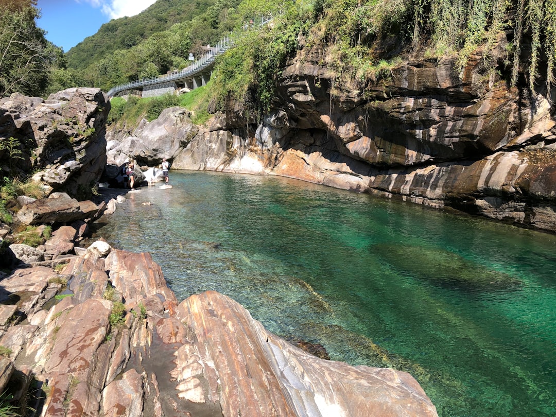 卡尔代朗绿谷的徒步旅行:圣安娜的森林与瀑布 - Levada do Caldeirão Verde | Secret World Trip Planner