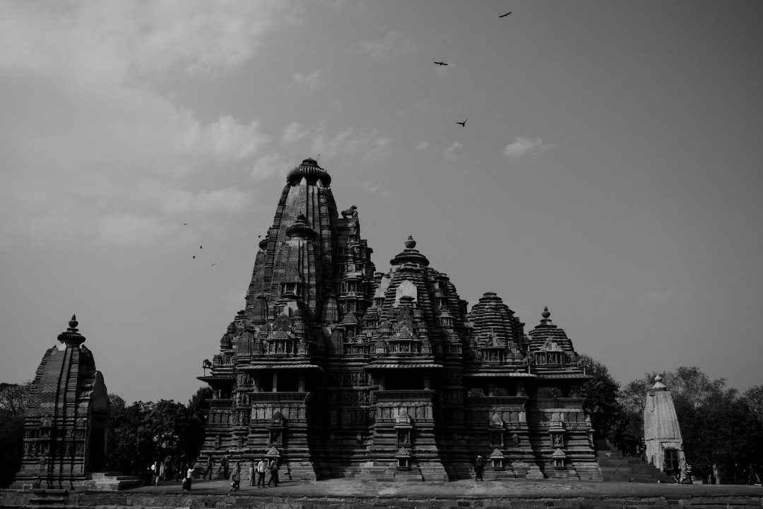 カジュラーホー:エロスと精神性の中世の寺院 - Khajuraho | Secret World Trip Planner