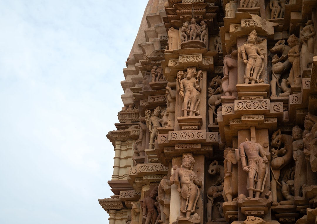 カジュラーホー:エロスと精神性の中世の寺院 - Khajuraho | Secret World Trip Planner