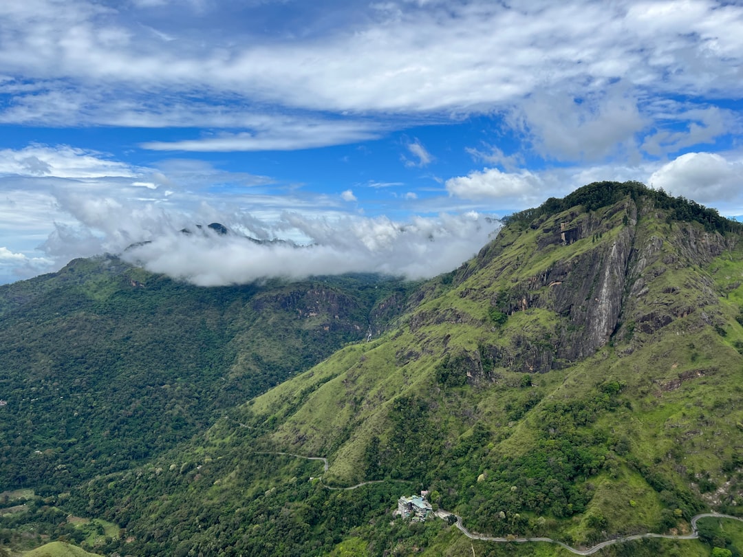 Pico do Pequeno Adam: panoramas ao amanhecer em Ella - Ella | Secret World Trip Planner