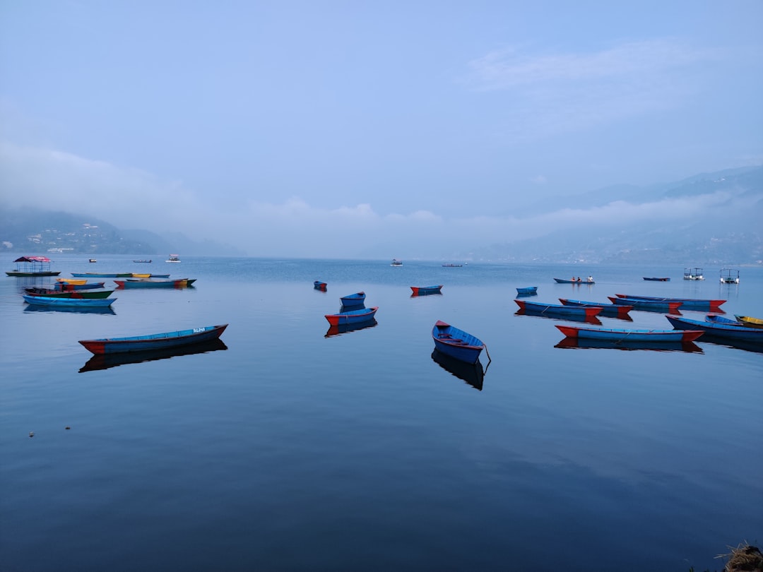 Phewa-See: Der Annapurna-Spiegel im Wasser - gantavya St | Secret World Trip Planner