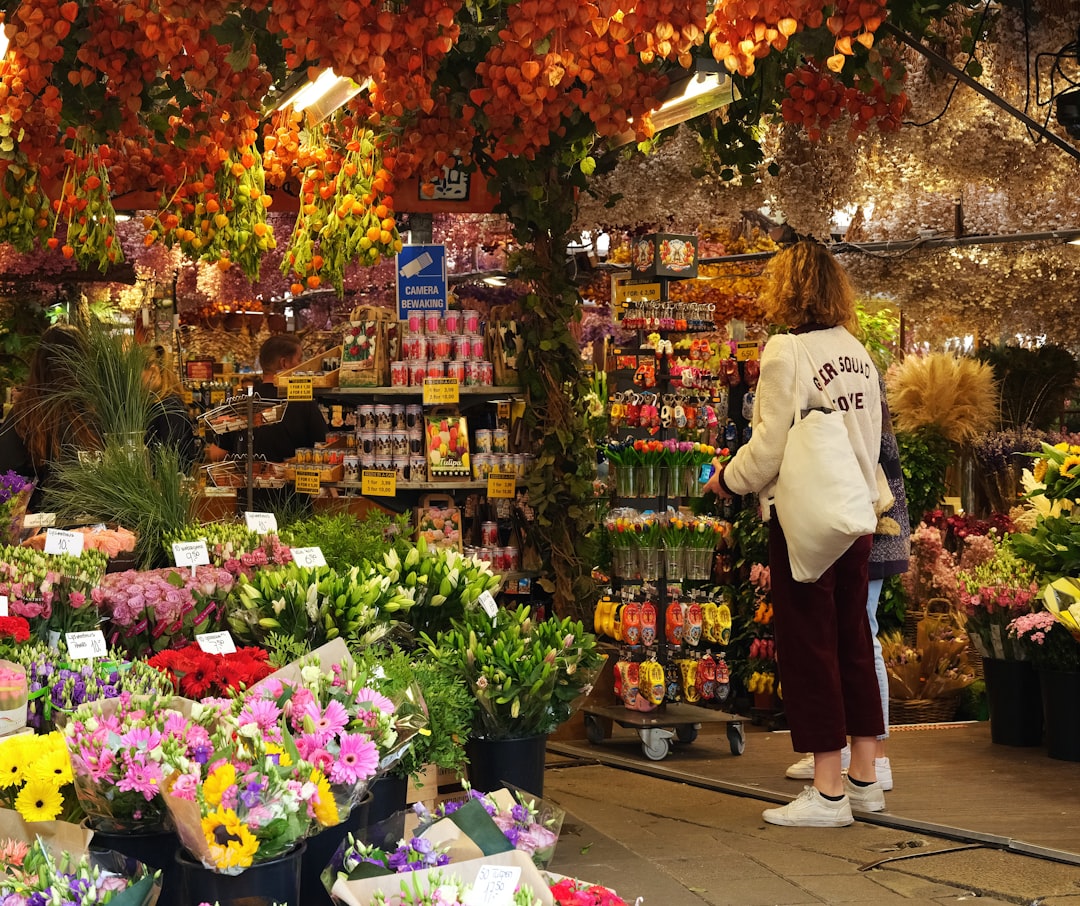 Mercado de Flores en Ámsterdam: el mercado flotante de tulipanes - Singel 630 | Secret World Trip Planner
