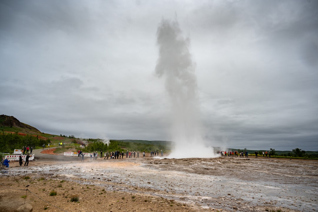ストロックル:10分ごとに噴出するアイスランドの間欠泉 - Hafnartún | Secret World Trip Planner