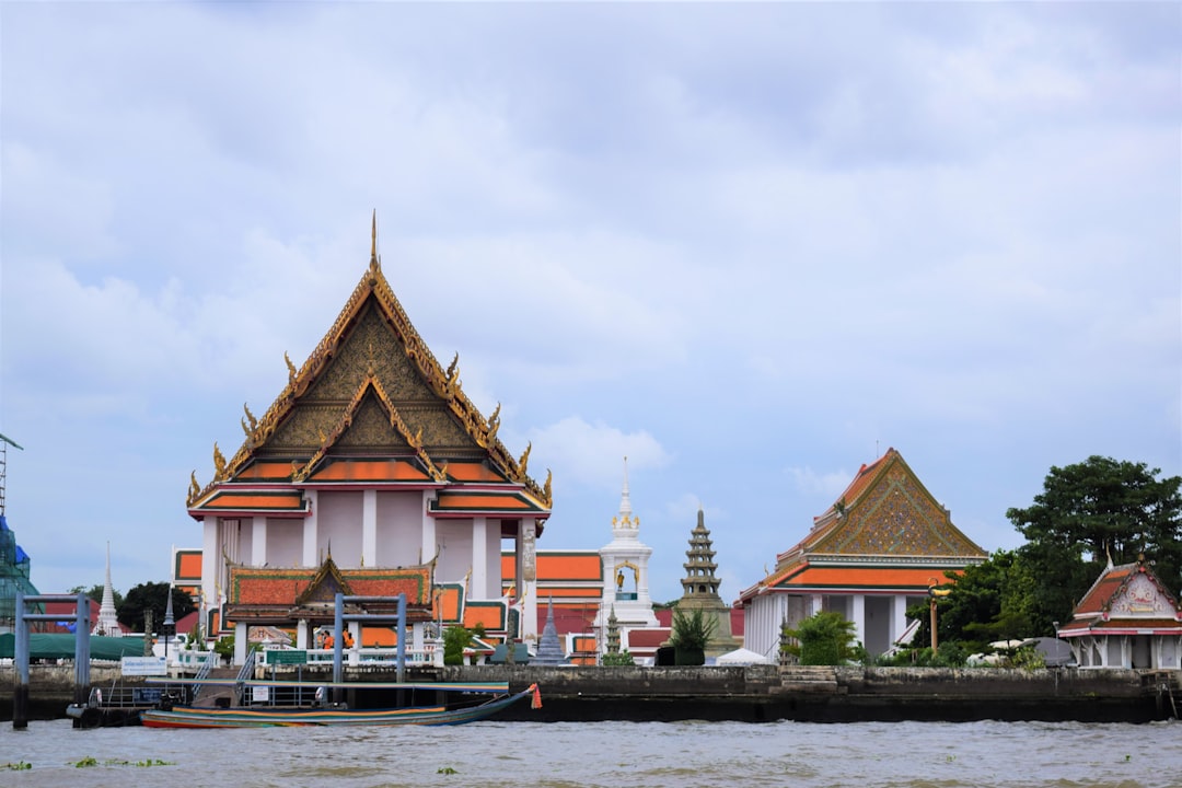 Scopri Prasat Phum Pon: le rovine Khmer in Thailandia - Sangkha District | Secret World Trip Planner