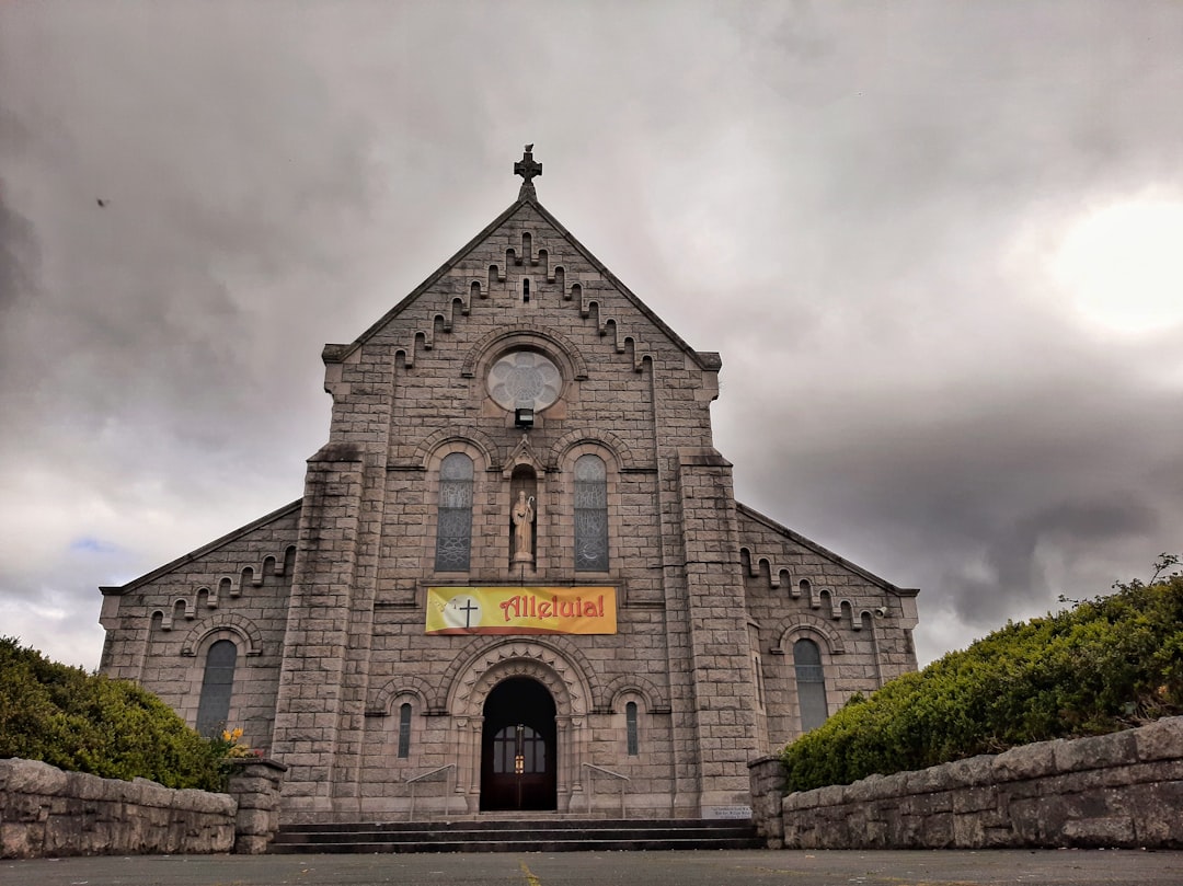 Descubre la Iglesia Metodista de Roscrea: un tesoro cultural irlandés - Roscrea | Secret World Trip Planner