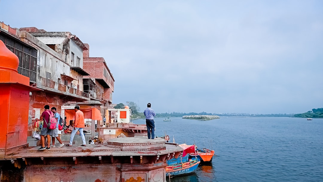 마니카르니카 가트: 바라나시의 영원한 불꽃 - Varanasi | Secret World Trip Planner