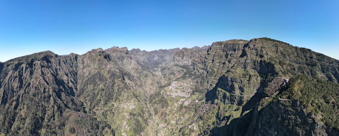 阿里埃罗山:马德拉云端之上的壮丽景观 - Pico do Arieiro | Secret World Trip Planner