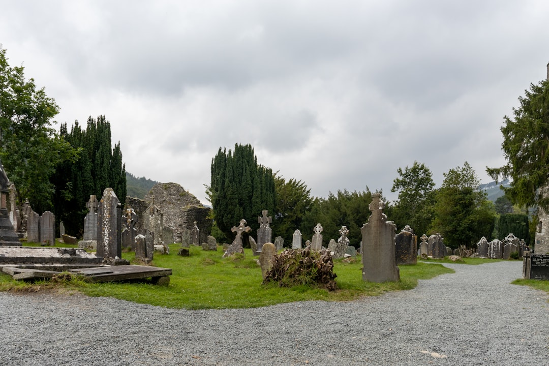 Noraduz: Der Khachkar-Friedhof am Sevan-See - 95FJ+RFR | Secret World Trip Planner