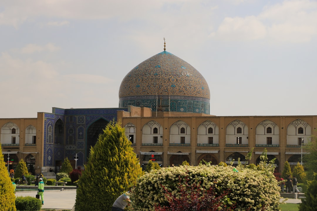 チェヘル・ソトゥーン:四十の鏡のパビリオン - Esfahan | Secret World Trip Planner
