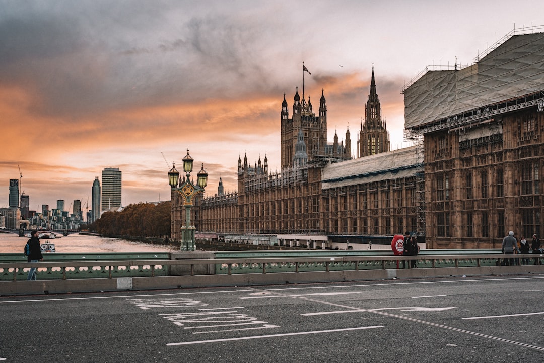 AI Планировщик Путешествий 2026: планируйте Лондон с ИИ - Londra | Secret World Trip Planner