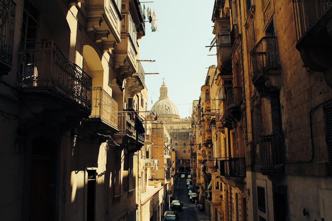 ラスカリスの戦争部屋:バレッタの秘密のトンネル - Valletta Ditch | Secret World Trip Planner