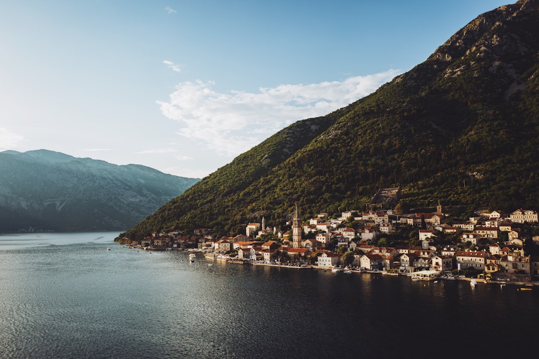 Entdecken Sie Velji Vrh: Ein Naturparadies in Montenegro - Dragalj | Secret World Trip Planner