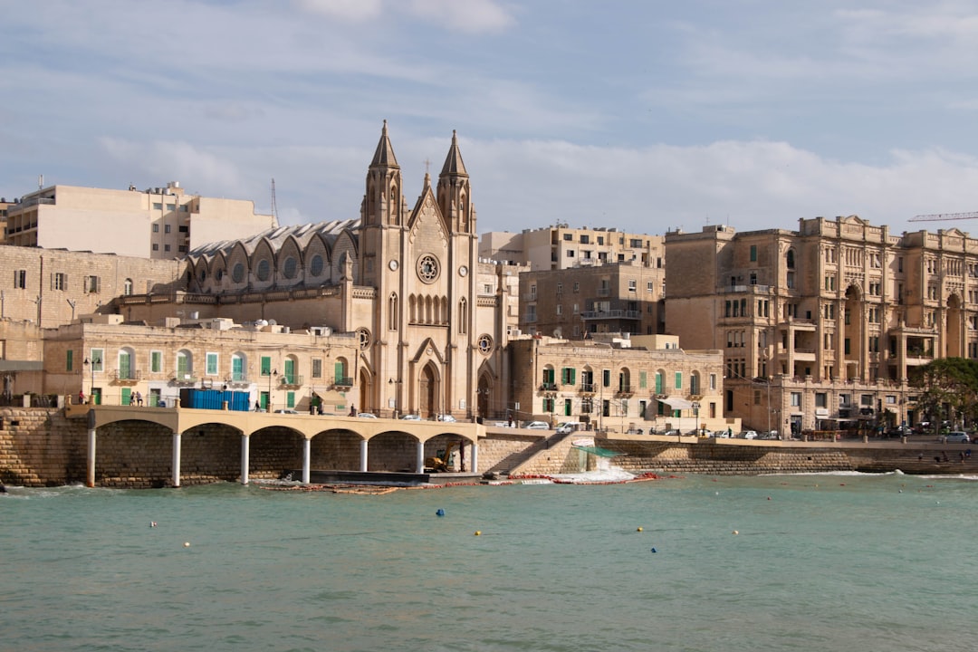 Descubra Balluta Bay: um pedaço do paraíso em Malta - St. Julian's | Secret World Trip Planner