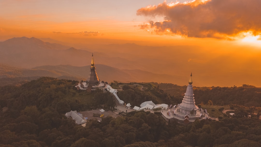 ドイ・インタノン:森と王室のパゴダの小道 - Distretto di Mae Chaem | Secret World Trip Planner