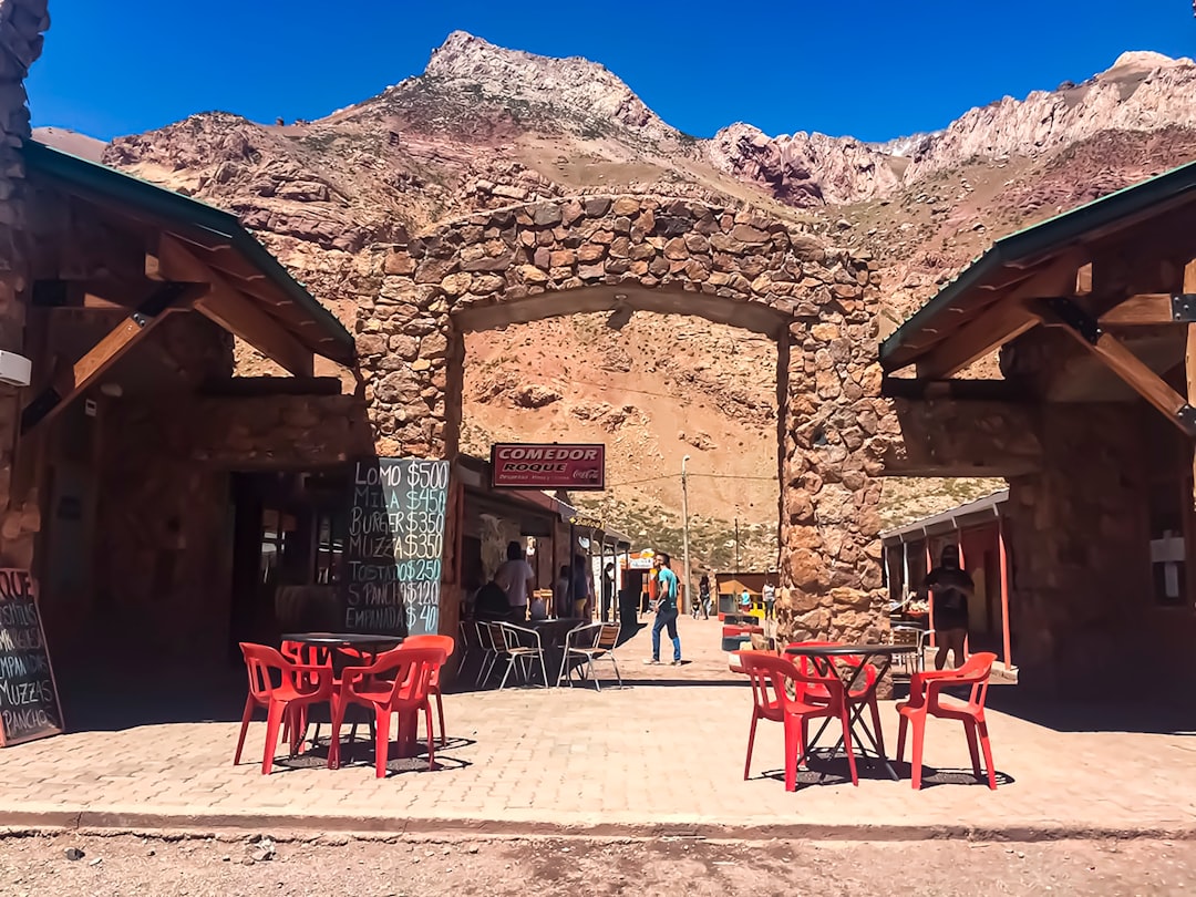 Acampamento de Vinhos em Mendoza: Malbec nas Andes - Primitivo de la Reta 992 | Secret World Trip Planner