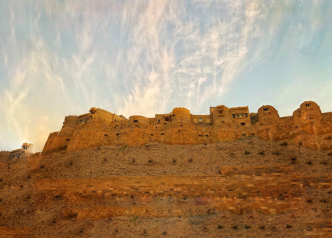 杰沙梅尔堡：塔尔沙漠中的金色宫殿 - Jaisalmer | Secret World Trip Planner