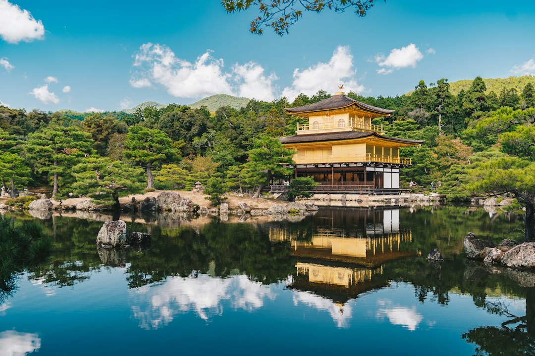 비밀의 세계 vs 트립잇: 2026년 교토에서 어떤 앱이 승리할까? - Kyoto | Secret World Trip Planner
