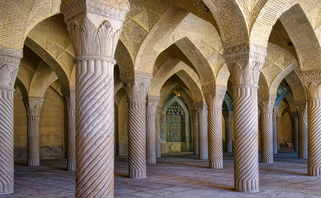 Shiraz, Irán: la cuna de la uva Syrah - Saadi St | Secret World Trip Planner