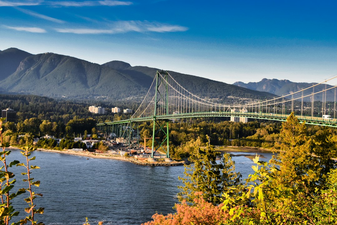 キャピラノ橋:川の上70メートルの絶景 - North Vancouver | Secret World Trip Planner