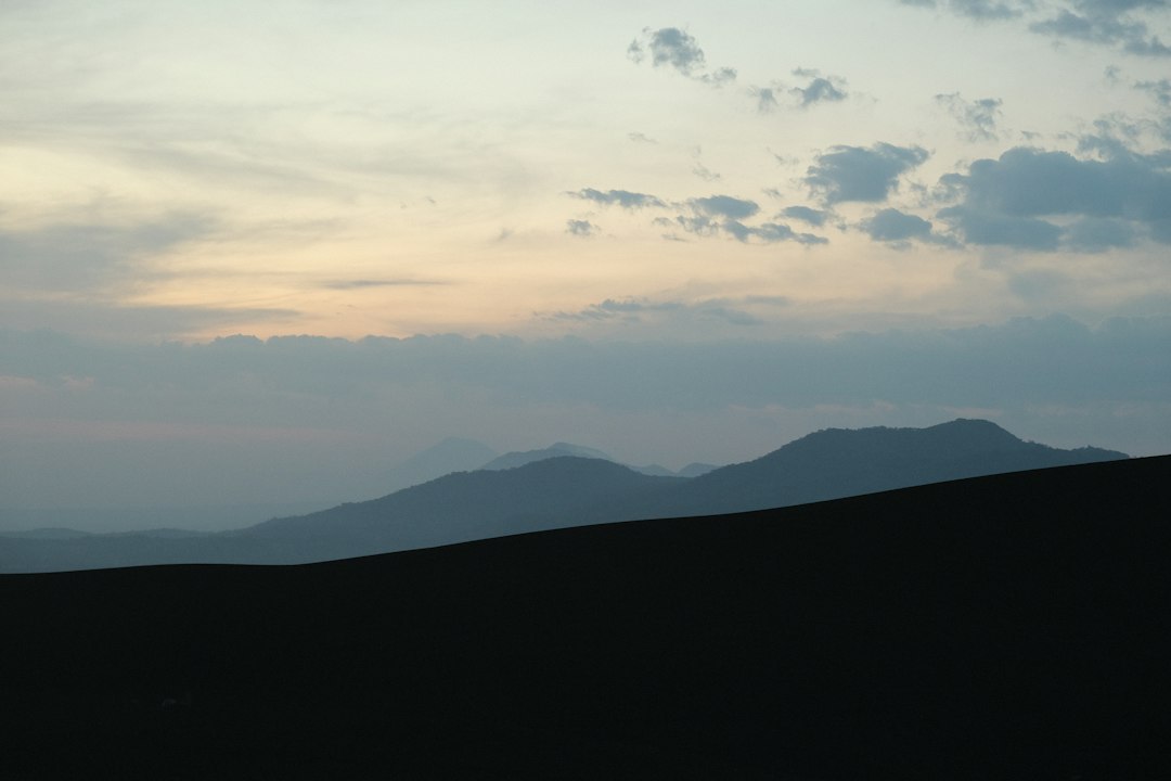 Cerro Negro : skier sur la lave noire au Nicaragua - Cerro Negro Volcano | Secret World Trip Planner