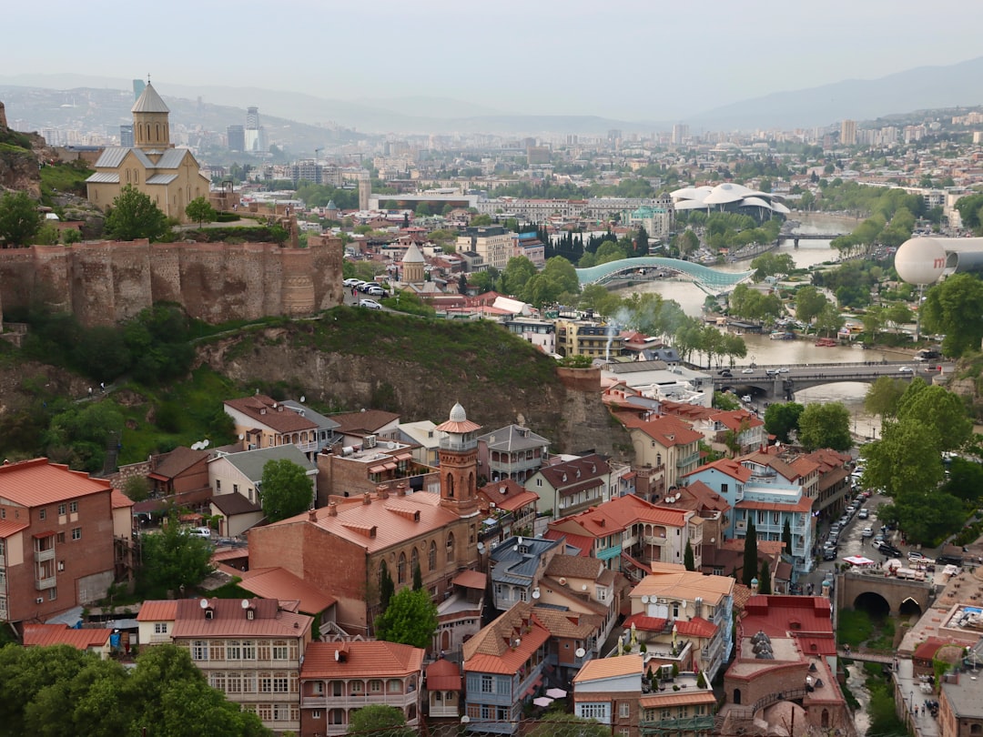 Narikala al atardecer: la fortaleza en Tbilisi - 20 Orpiri Dead End | Secret World Trip Planner