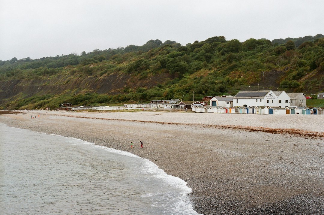 Traeth Porth Wen: Die verborgene Bucht von Anglesey - Llanbadrig | Secret World Trip Planner