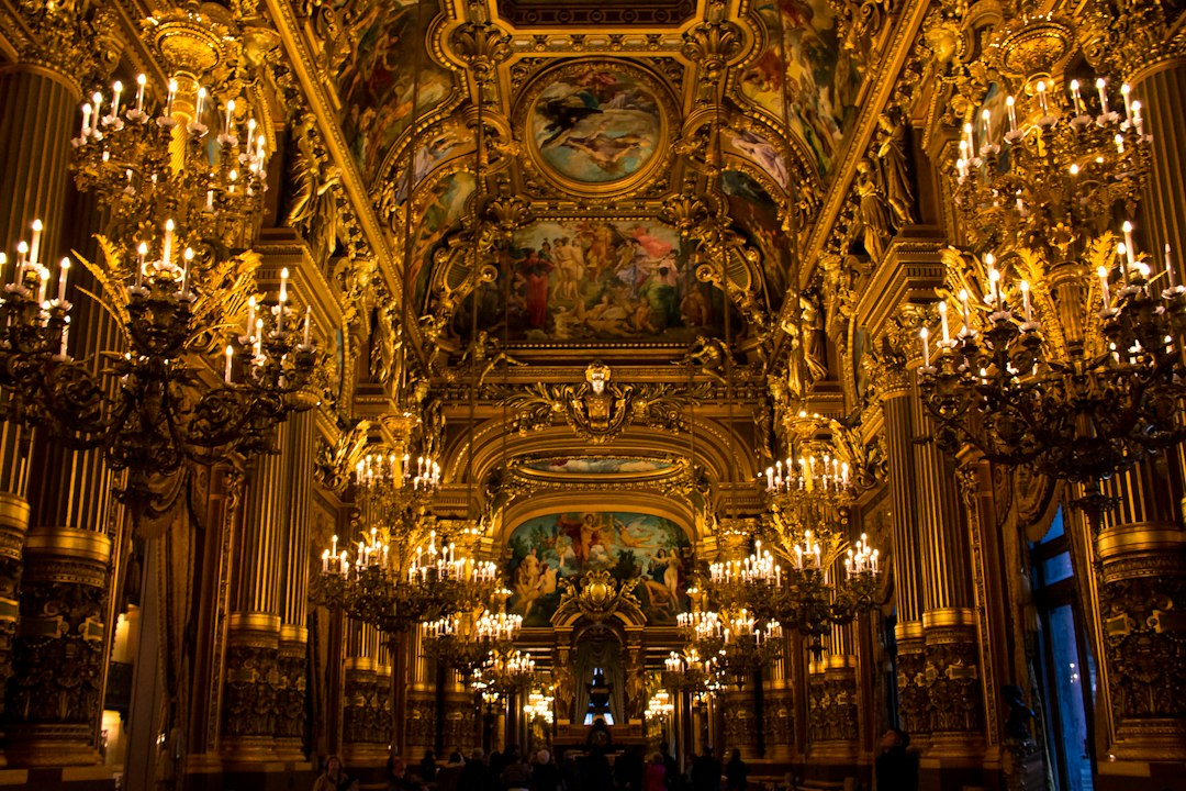 巴黎的梦幻宫殿：歌剧院的魅力 - Pl. de l'Opéra | Secret World Trip Planner