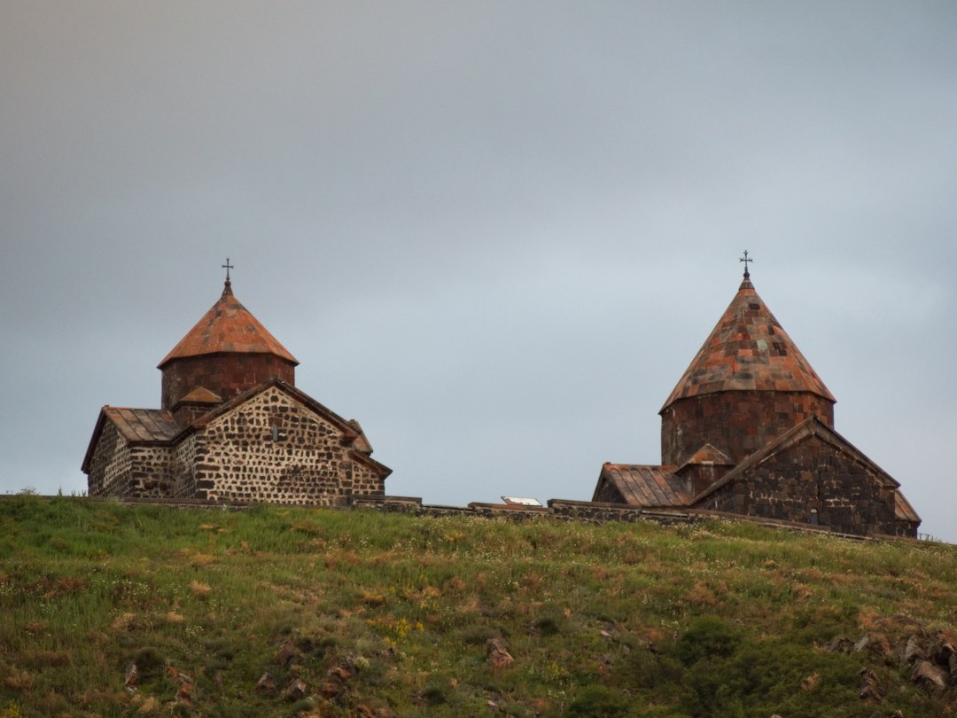 Sevanavank: Das armenische Kloster am türkisfarbenen See - H276+GCV | Secret World Trip Planner