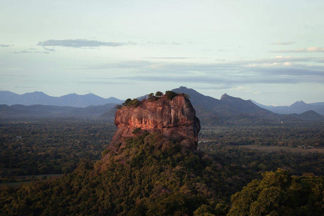 시기리야: 아시아에서 가장 오래된 수경 정원 - XQ46+R46 | Secret World Trip Planner