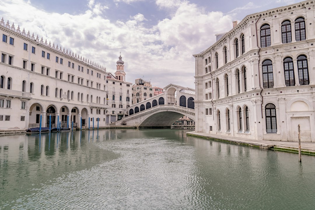 Ponte de Rialto: coração de pedra no Canal Grande - 30125 Venezia VE | Secret World Trip Planner