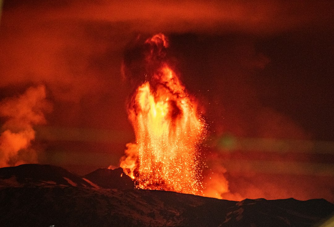 ビジャリカ火山:活火山のクレーターまで登る - Pucón | Secret World Trip Planner