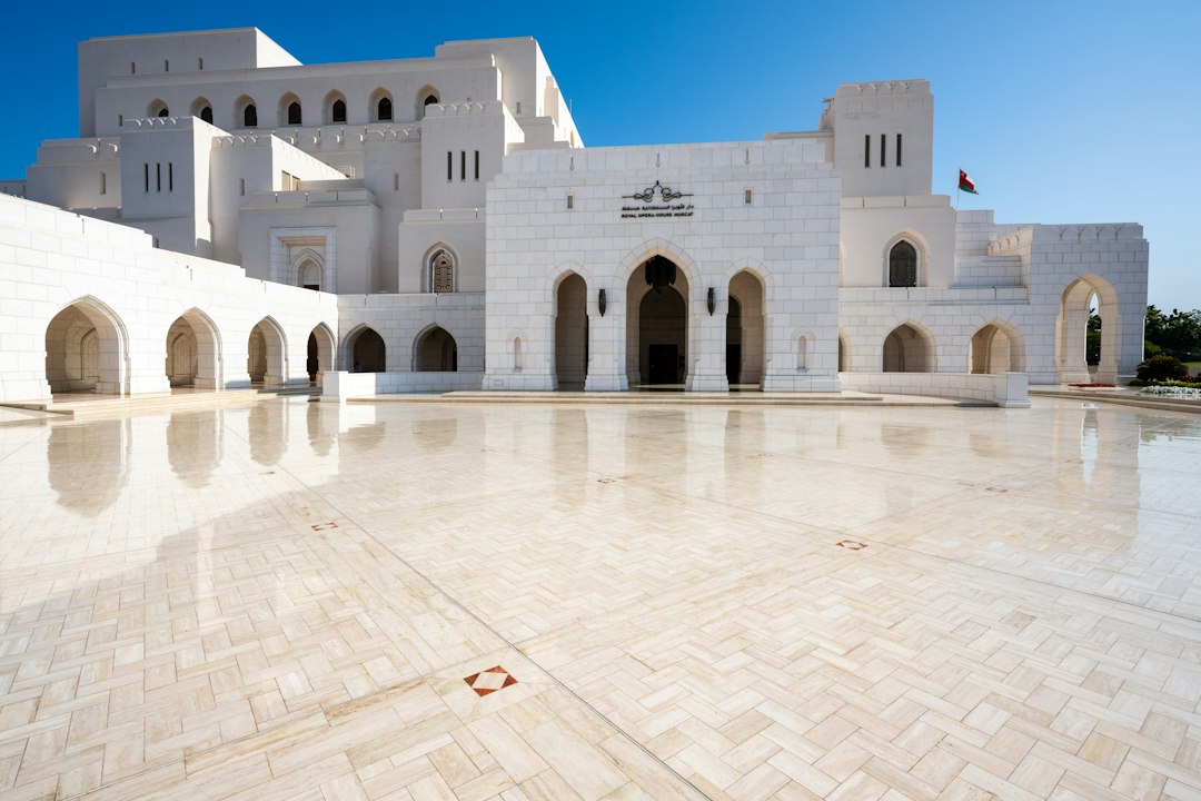 Museu Nacional de Omã: história e arte em Muscat - opposite Al Alam Palace، Al Saidiya St | Secret World Trip Planner