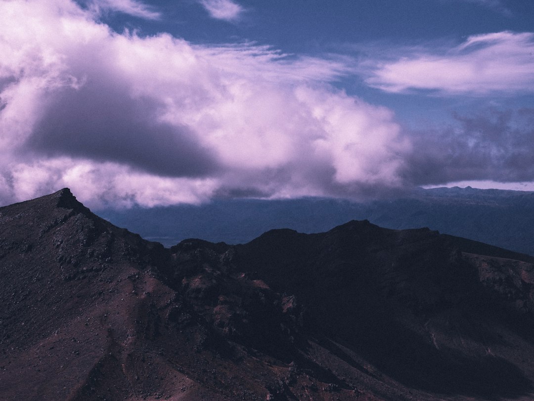 トンガリロアルパインクロッシング:ニュージーランドの火山トレッキング - Tongariro Alpine Crossing | Secret World Trip Planner